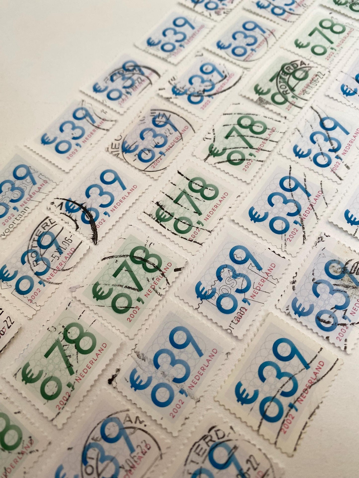Post stamps from the Netherlands, year 2002, 0,39 cents and 0,78 cents